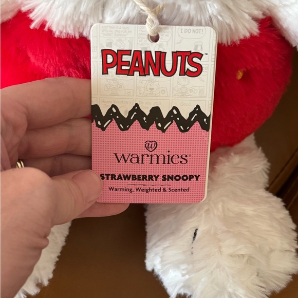 Snoopy Warmer as a Strawberry Plush - Picture 2 of 8